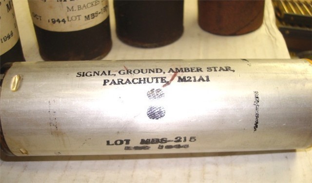 M21A1 Amber Star Signal Flare Parachute Unissued M1 Garand - Click Image to Close